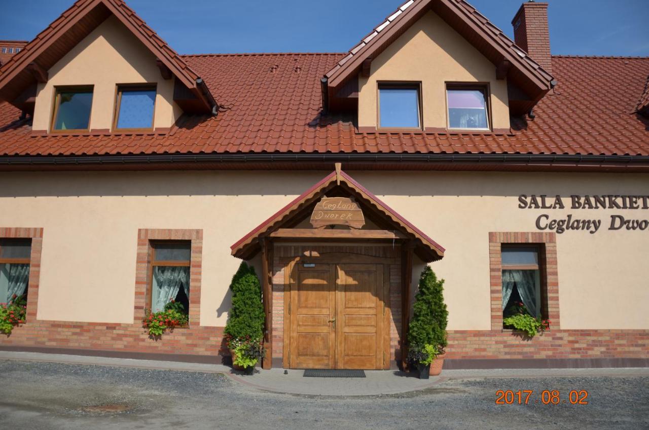 Ceglany Dworek Chojnow Esterno foto
