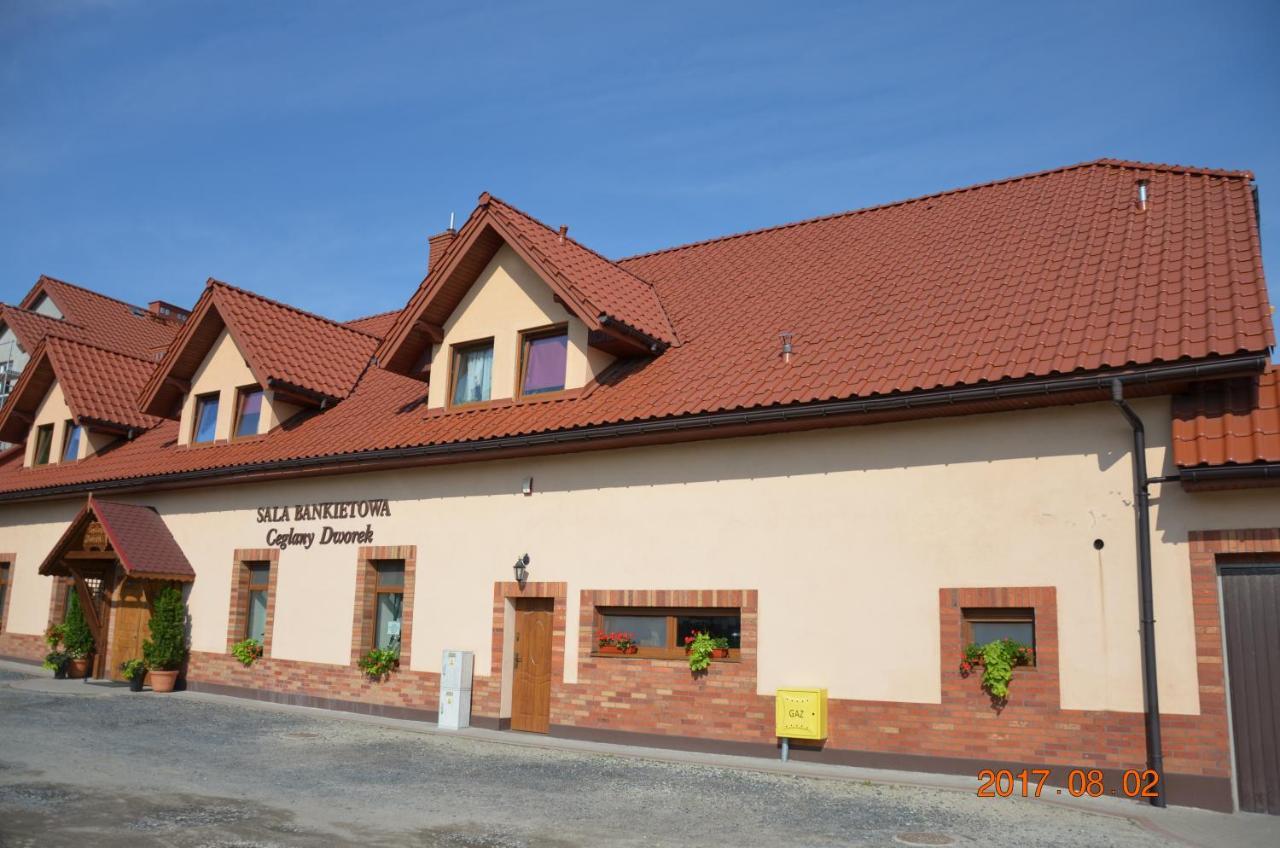 Ceglany Dworek Chojnow Esterno foto