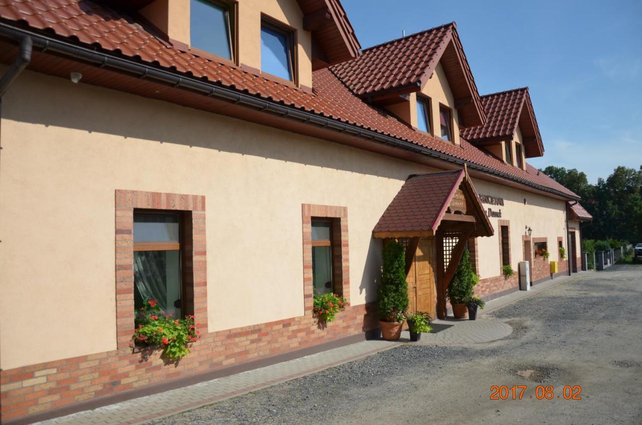 Ceglany Dworek Chojnow Esterno foto
