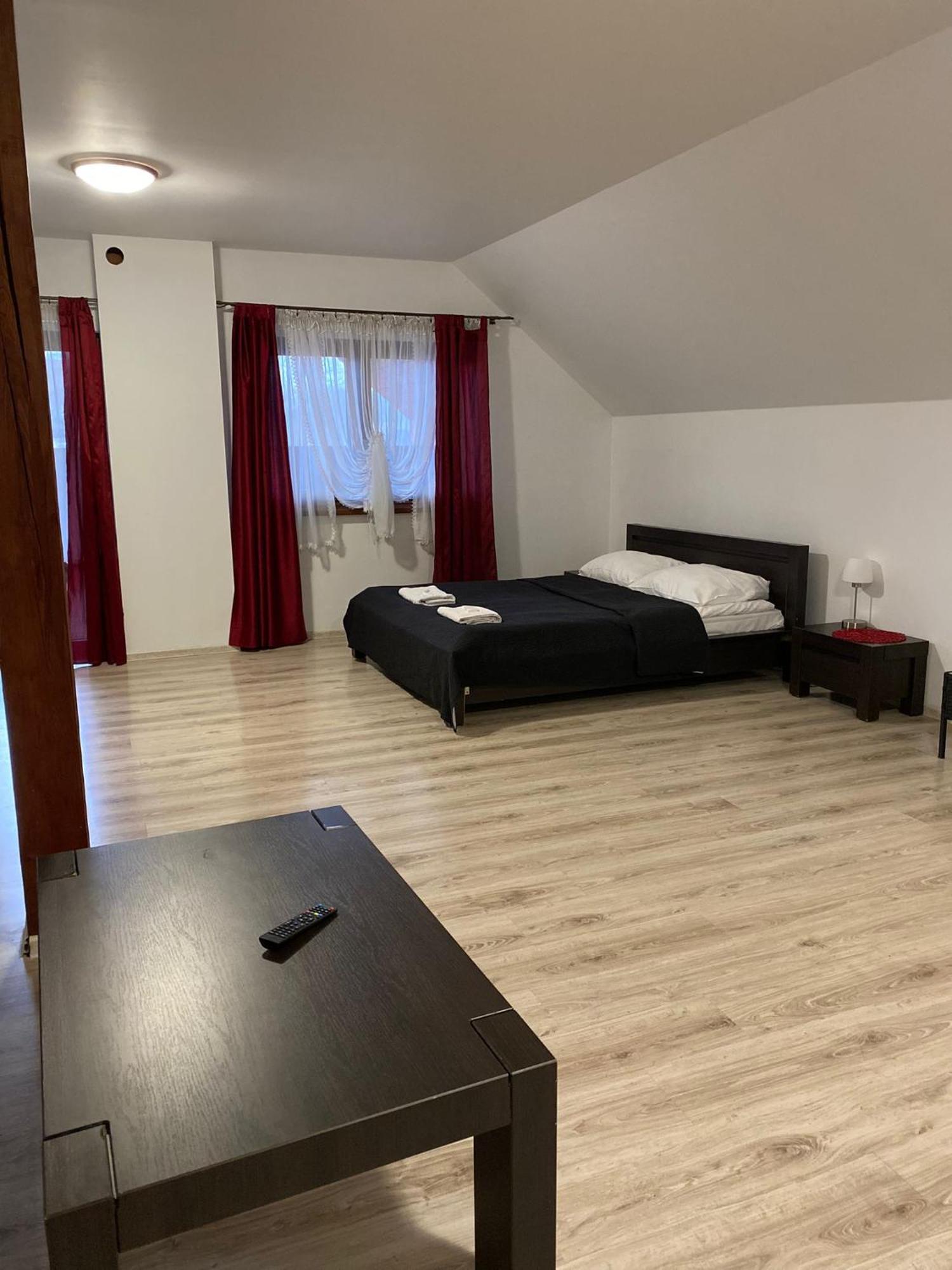 Ceglany Dworek Chojnow Esterno foto